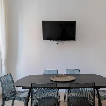 Piazza Dante Modern Apartment