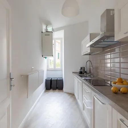 Piazza Dante Modern Apartment
